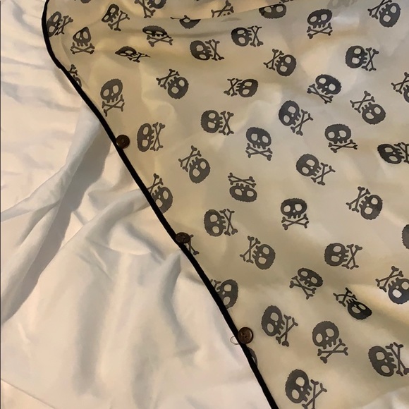 Large Sheer Skull Scarf - Picture 3 of 4
